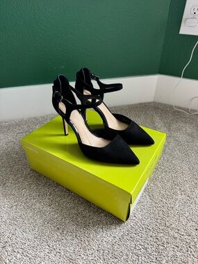 Gianni Bini Black Pointed-Toe Ankle-Strap Heels